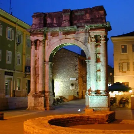 Apartment Vila Nejra1 Sa Bazenom Pula