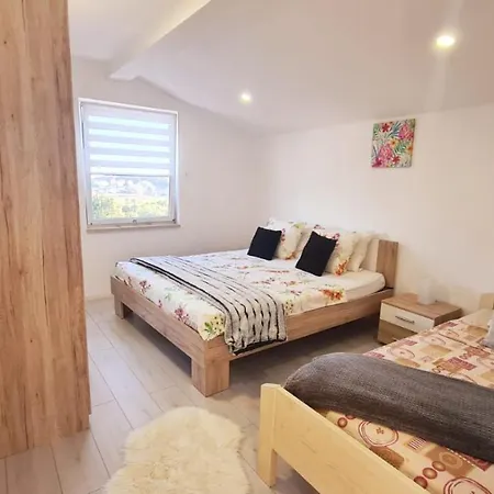 Vila Nejra1 Sa Bazenom * Pula
