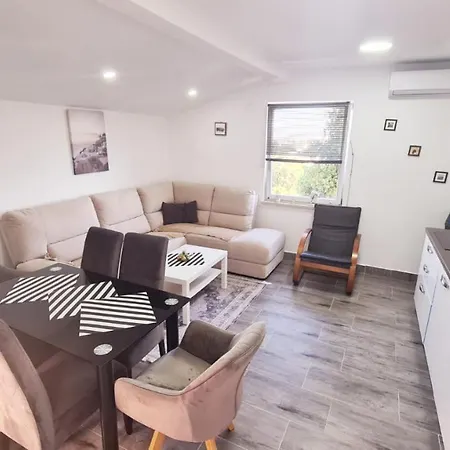 Apartment Vila Nejra1 Sa Bazenom Pula