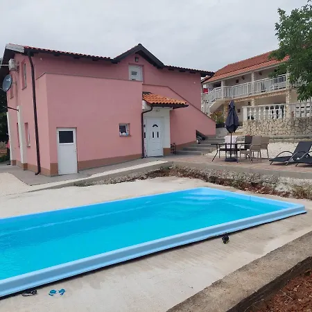 Vila Nejra1 Sa Bazenom Pula